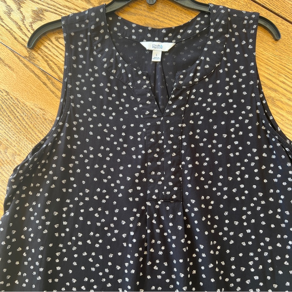 Croft & Barrow Black and White Sleeveless Blouse - Size Large - Picture 3 of 8